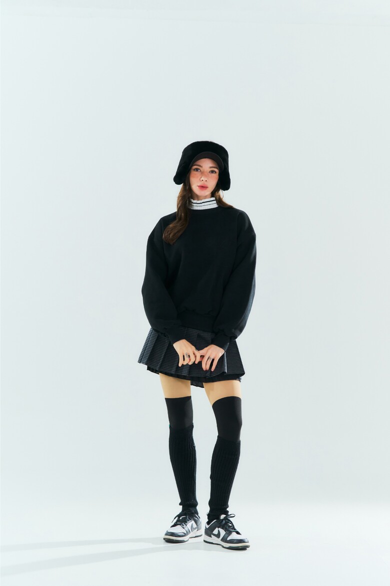 긴팔 티셔츠 모델 착용 이미지-S1L6