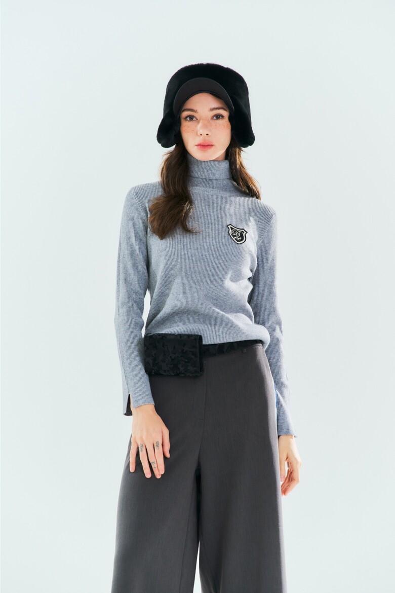 긴팔 티셔츠 모델 착용 이미지-S1L3