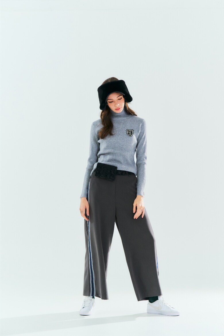 긴팔 티셔츠 모델 착용 이미지-S1L5