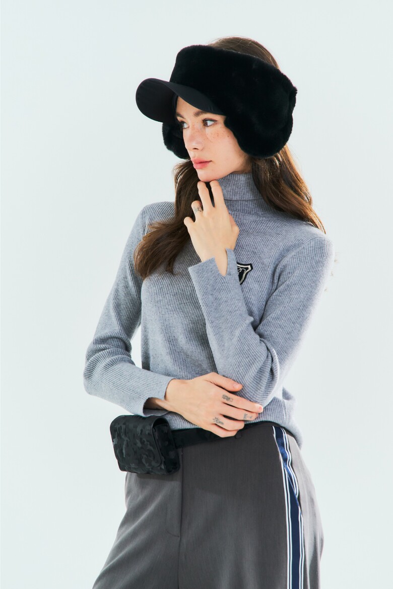 긴팔 티셔츠 모델 착용 이미지-S1L1