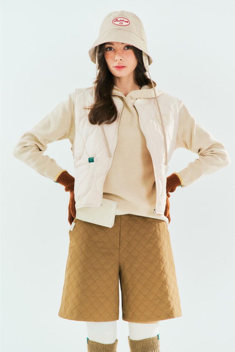 반바지 모델 착용 이미지-S1L2