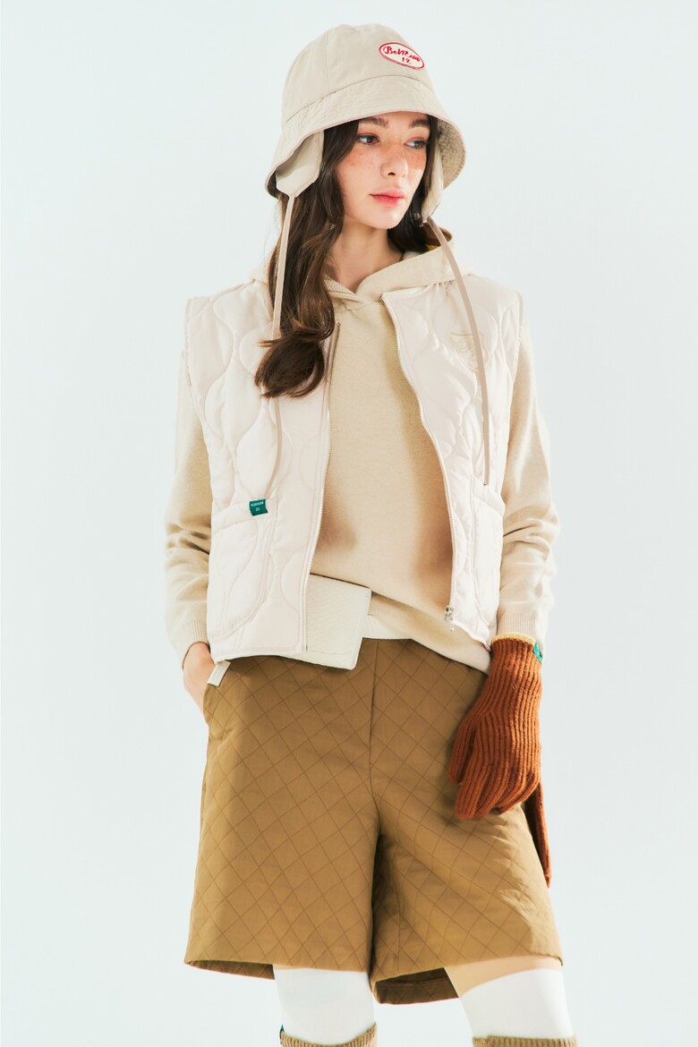 반바지 모델 착용 이미지-S1L5