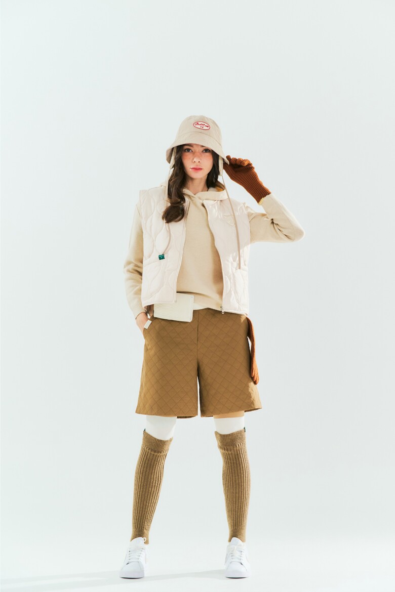 반바지 모델 착용 이미지-S1L6