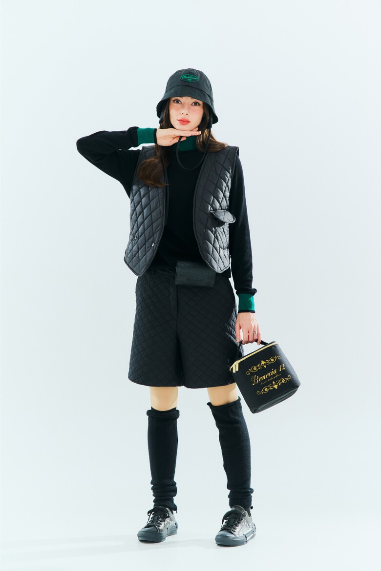 패딩 모델 착용 이미지-S1L6