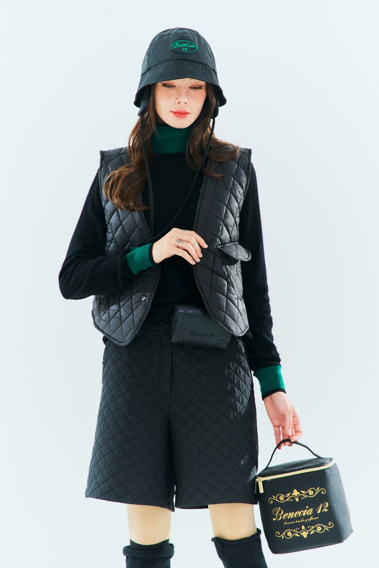 패딩 모델 착용 이미지-S1L3