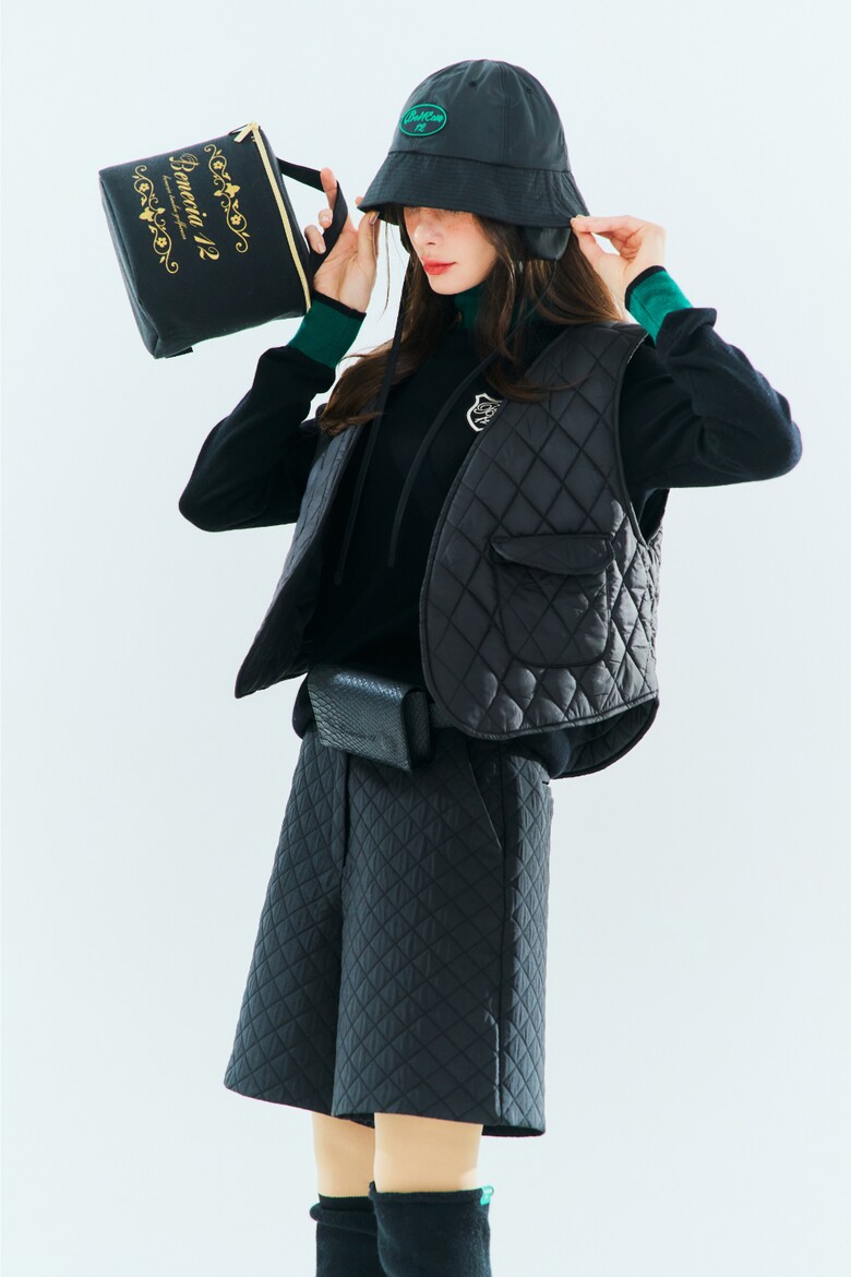 패딩 모델 착용 이미지-S1L8