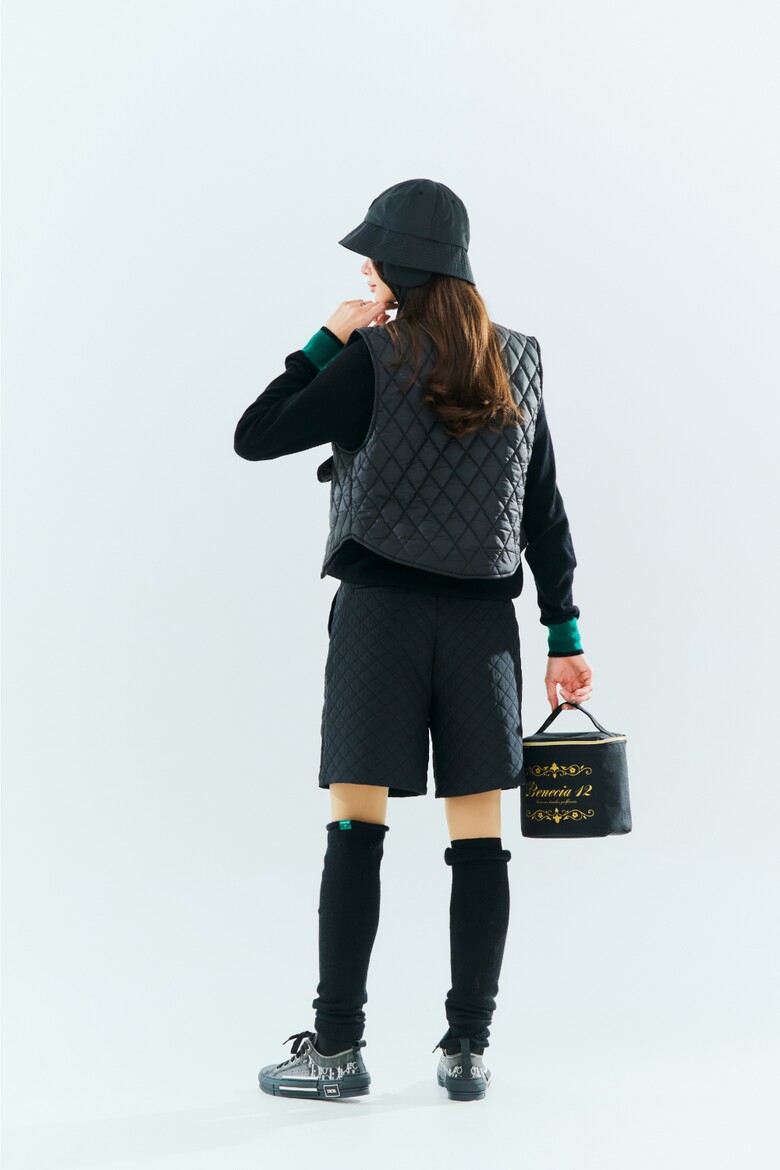 패딩 모델 착용 이미지-S1L14