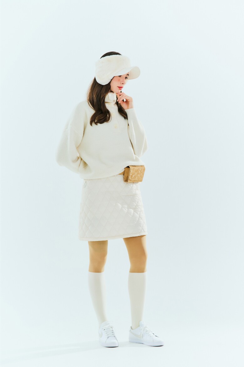 양말 모델 착용 이미지-S2L8