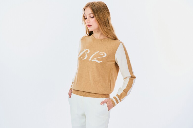 긴팔 티셔츠 모델 착용 이미지-S1L6