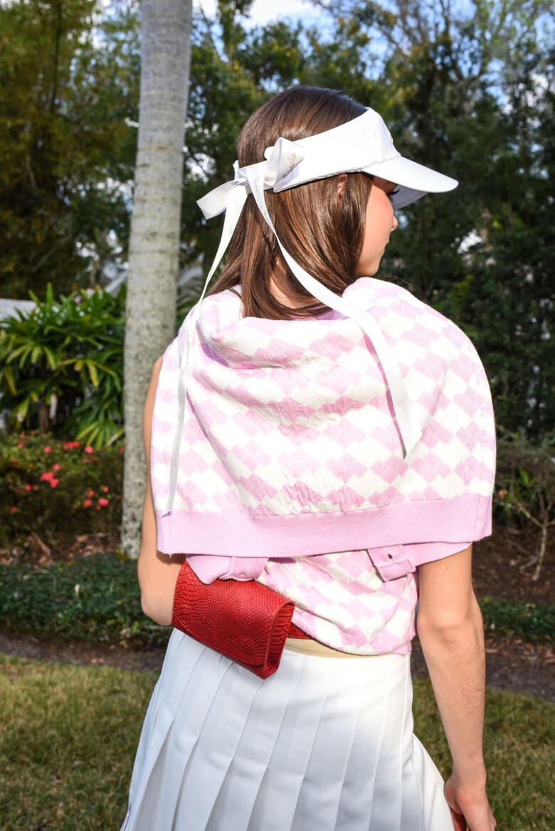 가방 모델 착용 이미지-S1L4