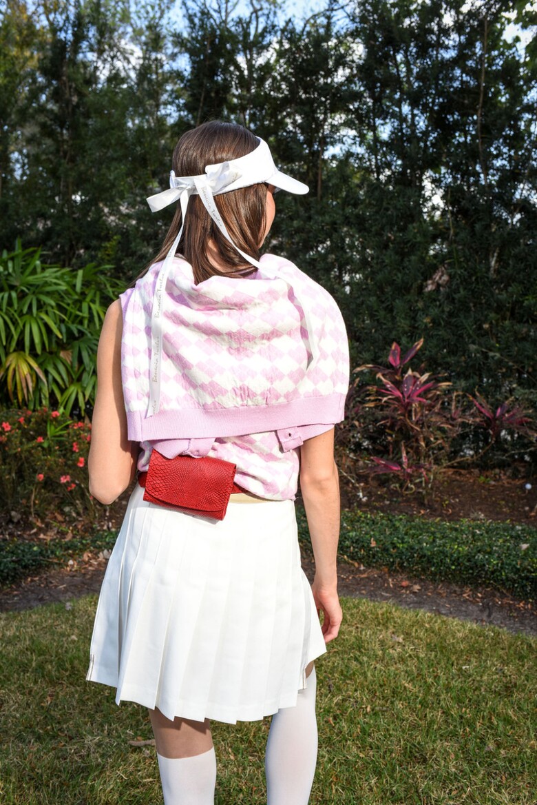 가방 모델 착용 이미지-S1L3