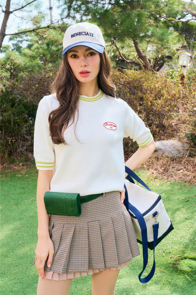 가방 모델 착용 이미지-S3L1