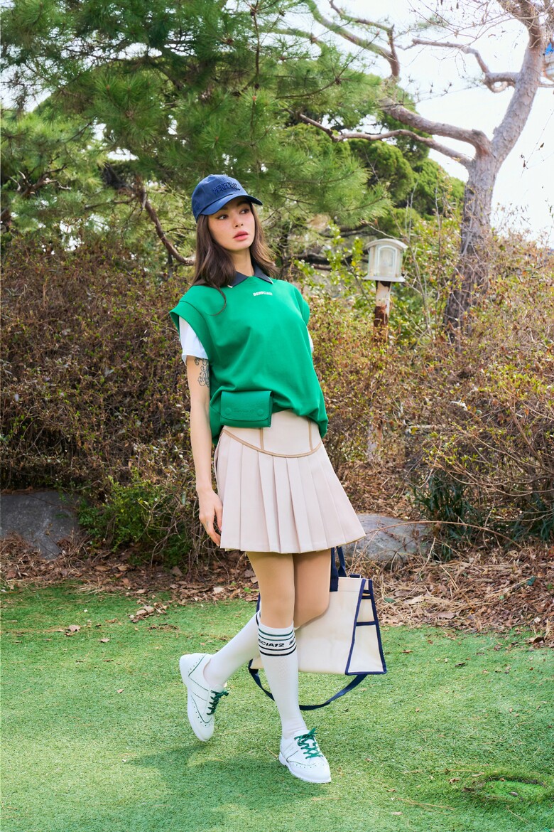 가방 모델 착용 이미지-S4L7