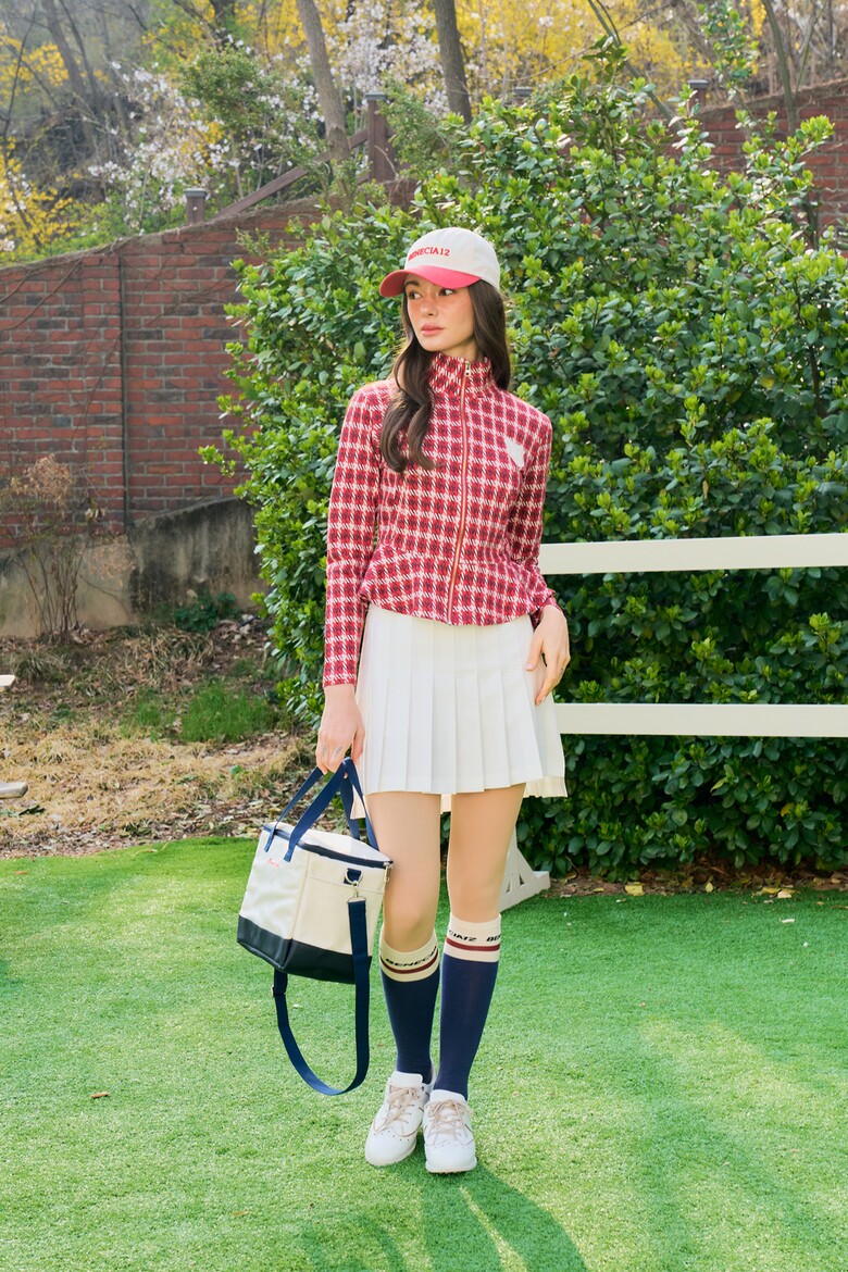 드레스 모델 착용 이미지-S2L4