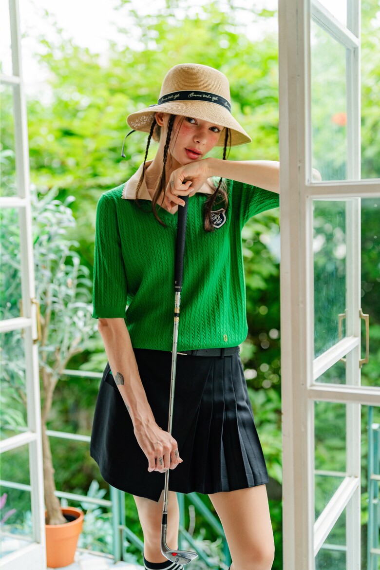 블라우스 모델 착용 이미지-S1L2