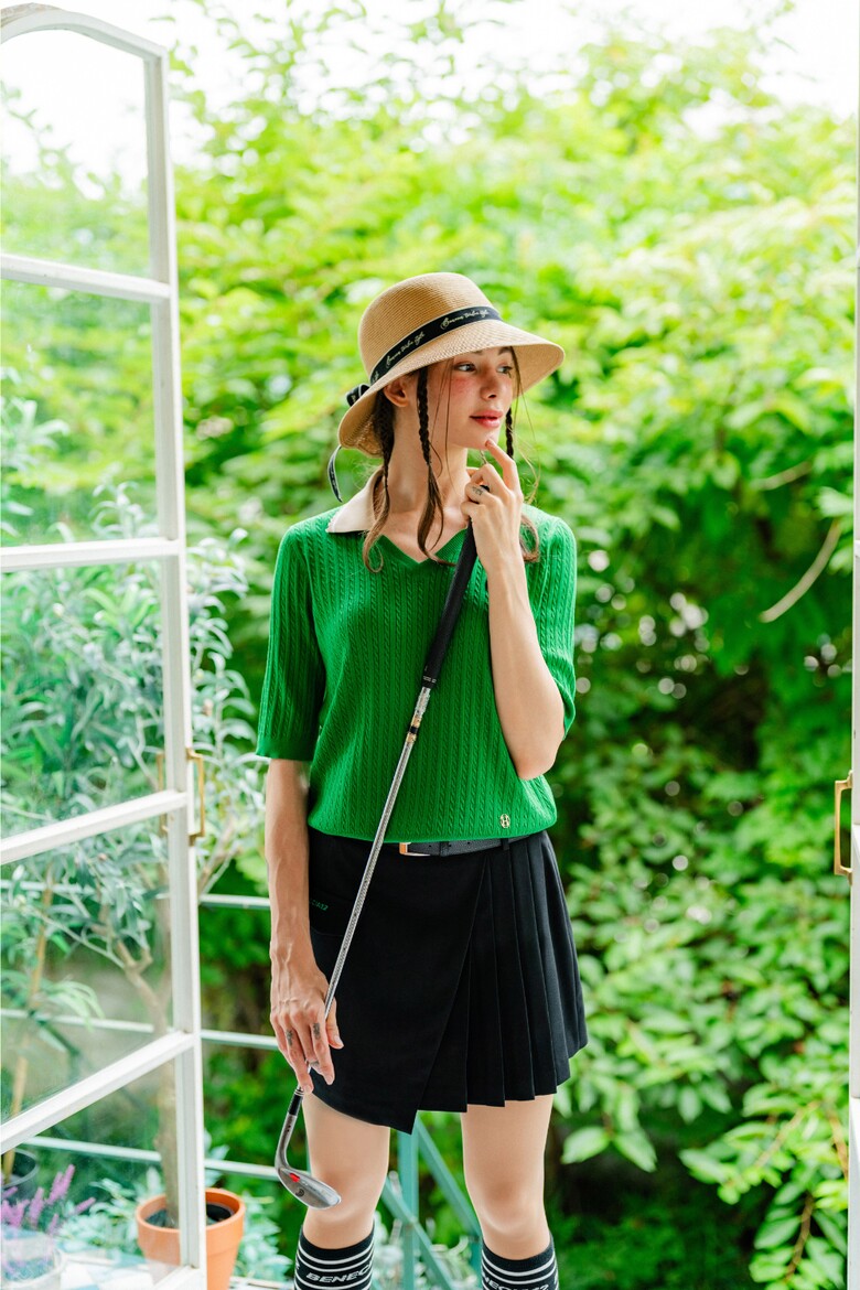 블라우스 모델 착용 이미지-S1L4