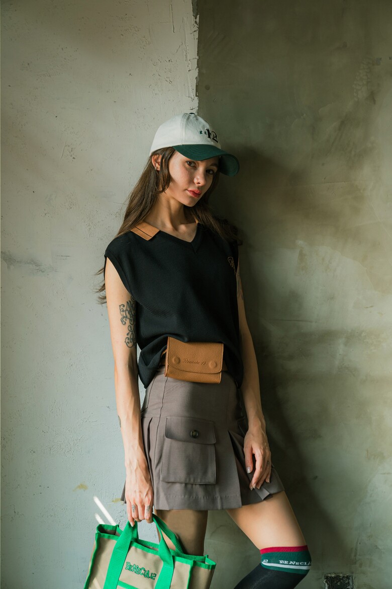 민소매 모델 착용 이미지-S1L13