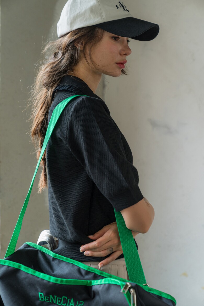 가방 모델 착용 이미지-S8L1