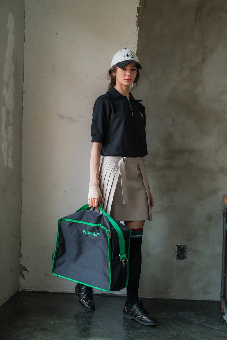 가방 모델 착용 이미지-S8L2