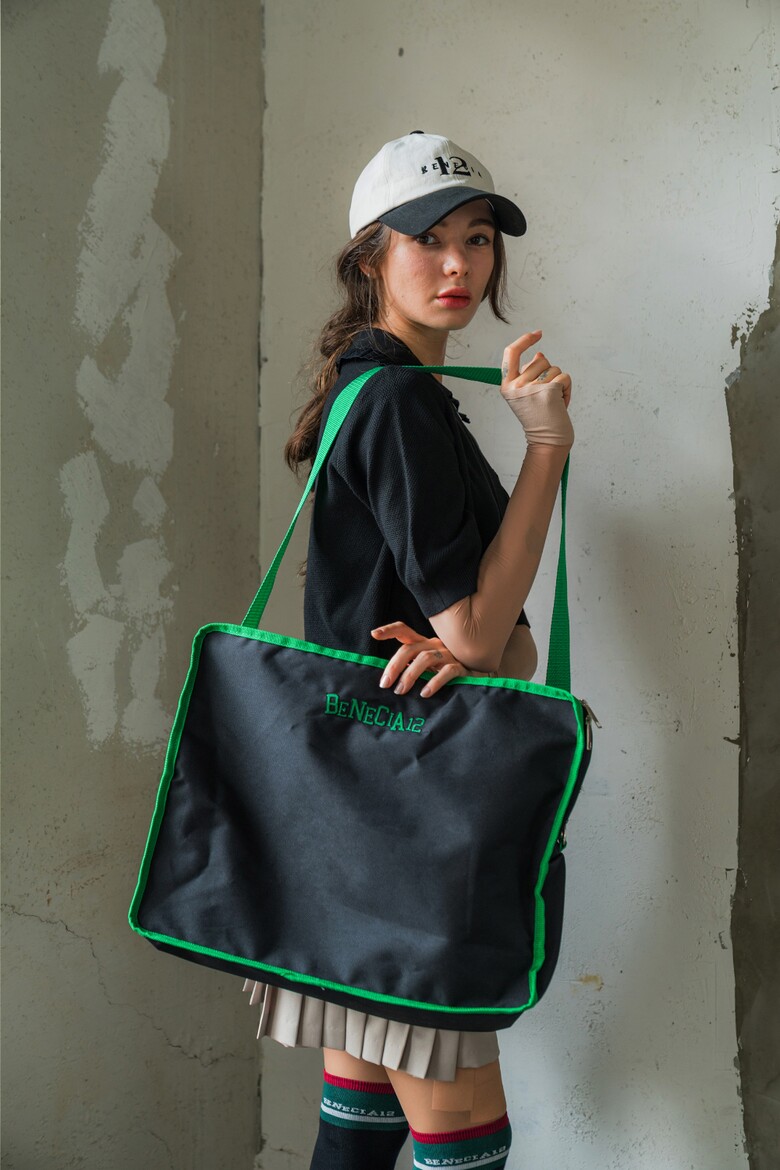 가방 모델 착용 이미지-S8L3