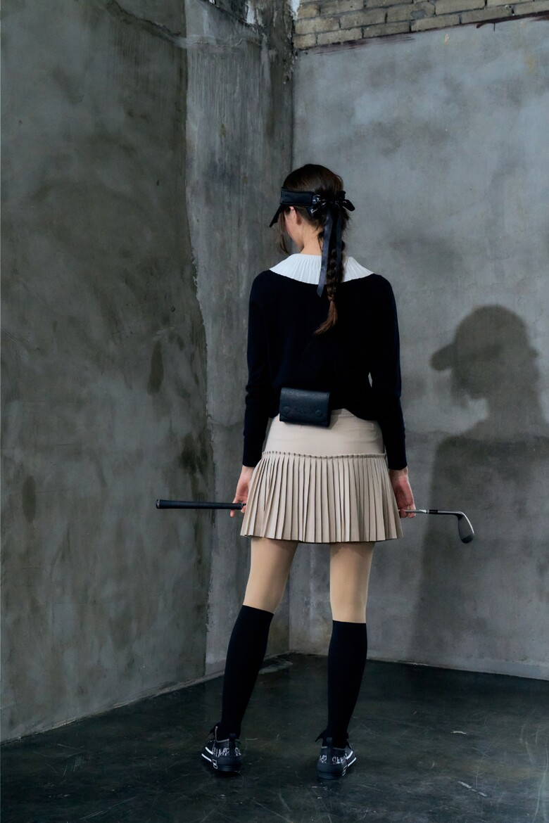 긴팔 티셔츠 모델 착용 이미지-S2L6