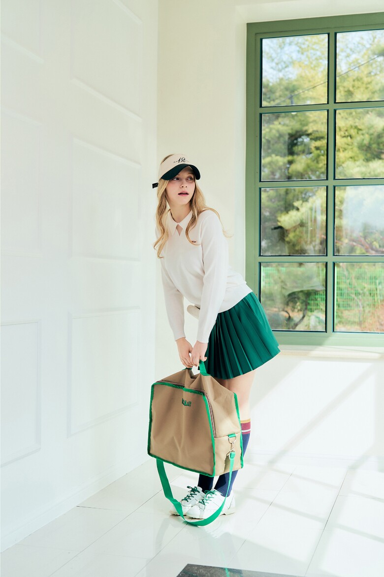 가방 모델 착용 이미지-S12L11