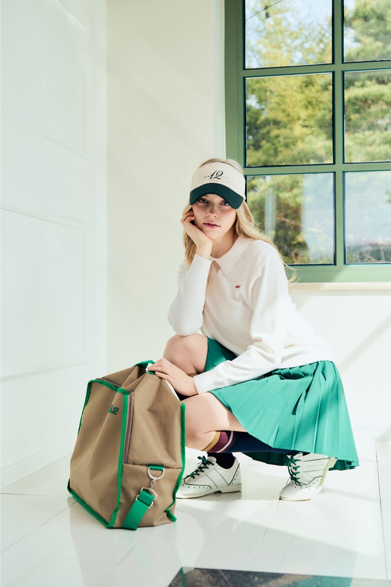 가방 모델 착용 이미지-S12L3