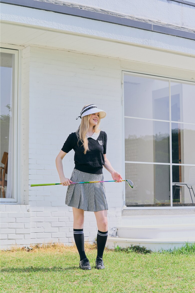 반팔 티셔츠 모델 착용 이미지-S1L4