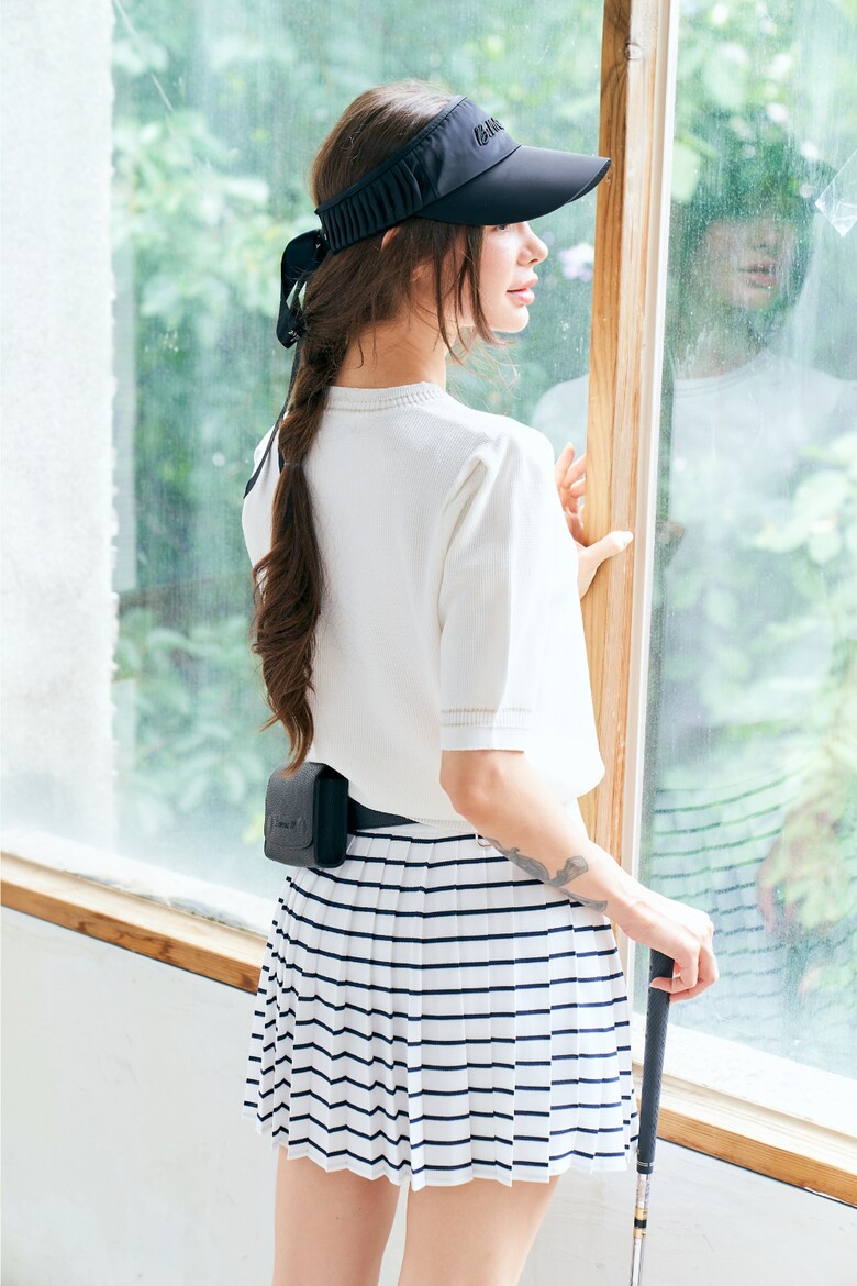 반팔 티셔츠 모델 착용 이미지-S1L2