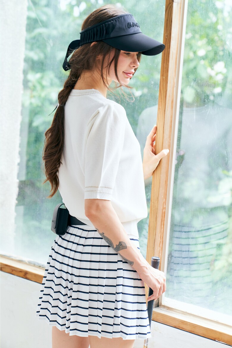 반팔 티셔츠 모델 착용 이미지-S1L4