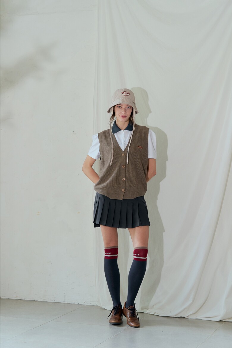 민소매 모델 착용 이미지-S1L31