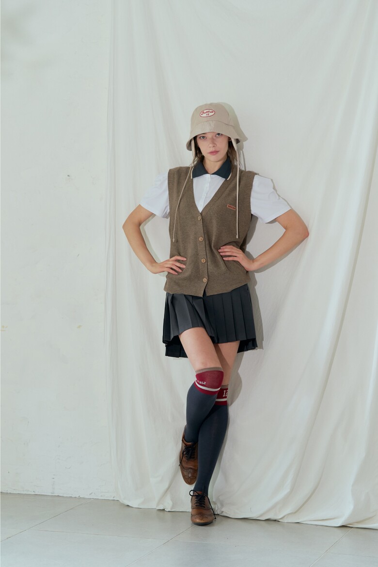 민소매 모델 착용 이미지-S1L8