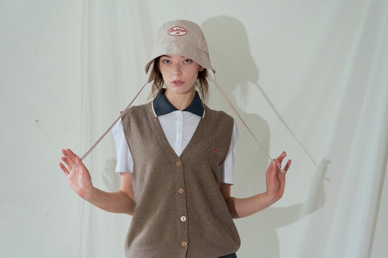 민소매 모델 착용 이미지-S1L27