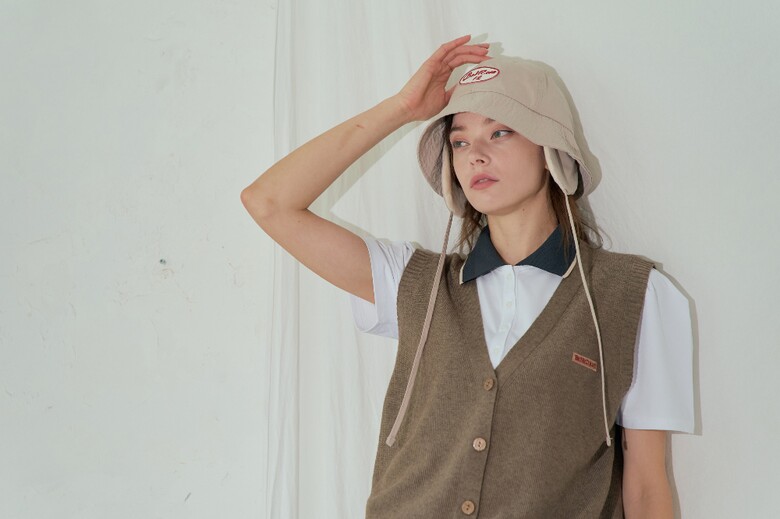 민소매 모델 착용 이미지-S1L10