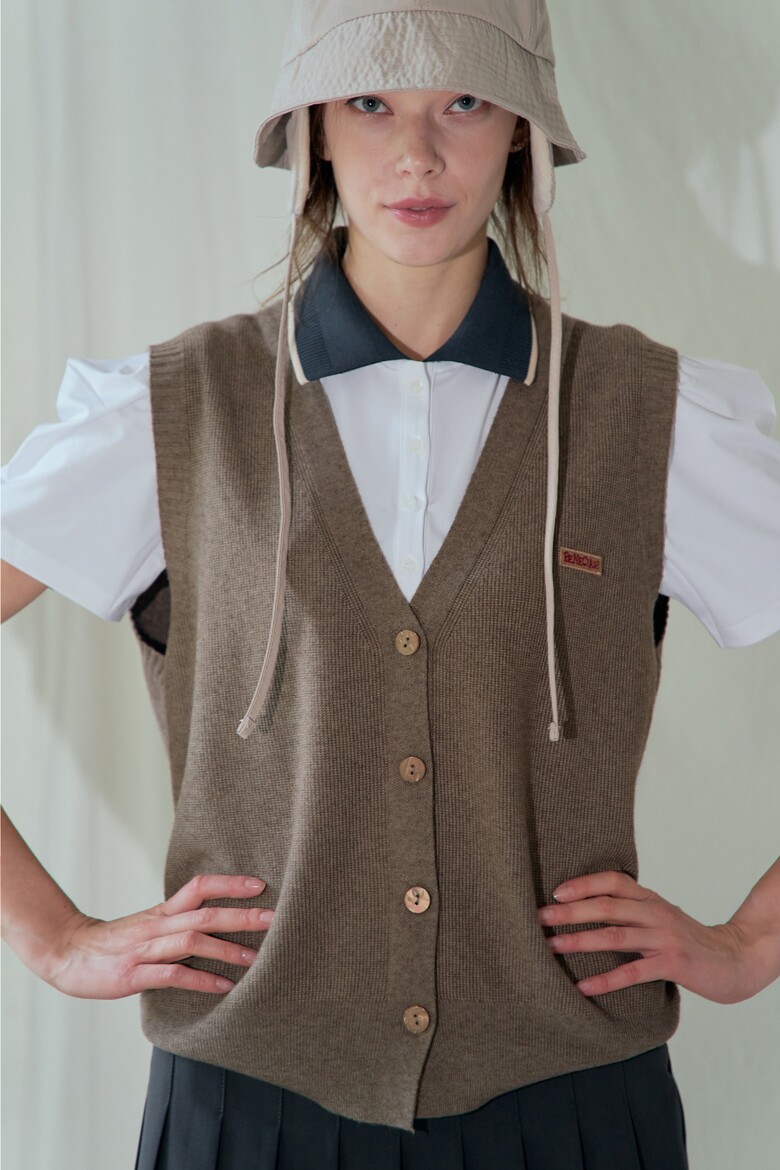 민소매 모델 착용 이미지-S1L37