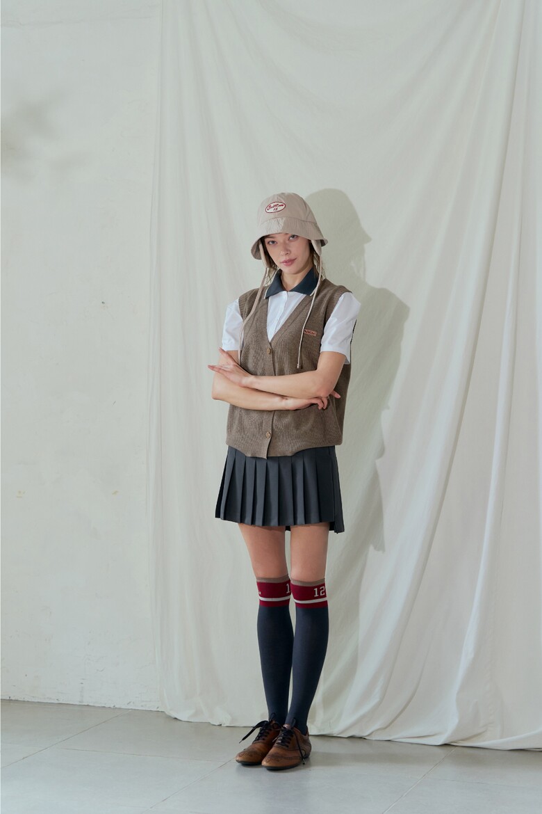 민소매 모델 착용 이미지-S1L34