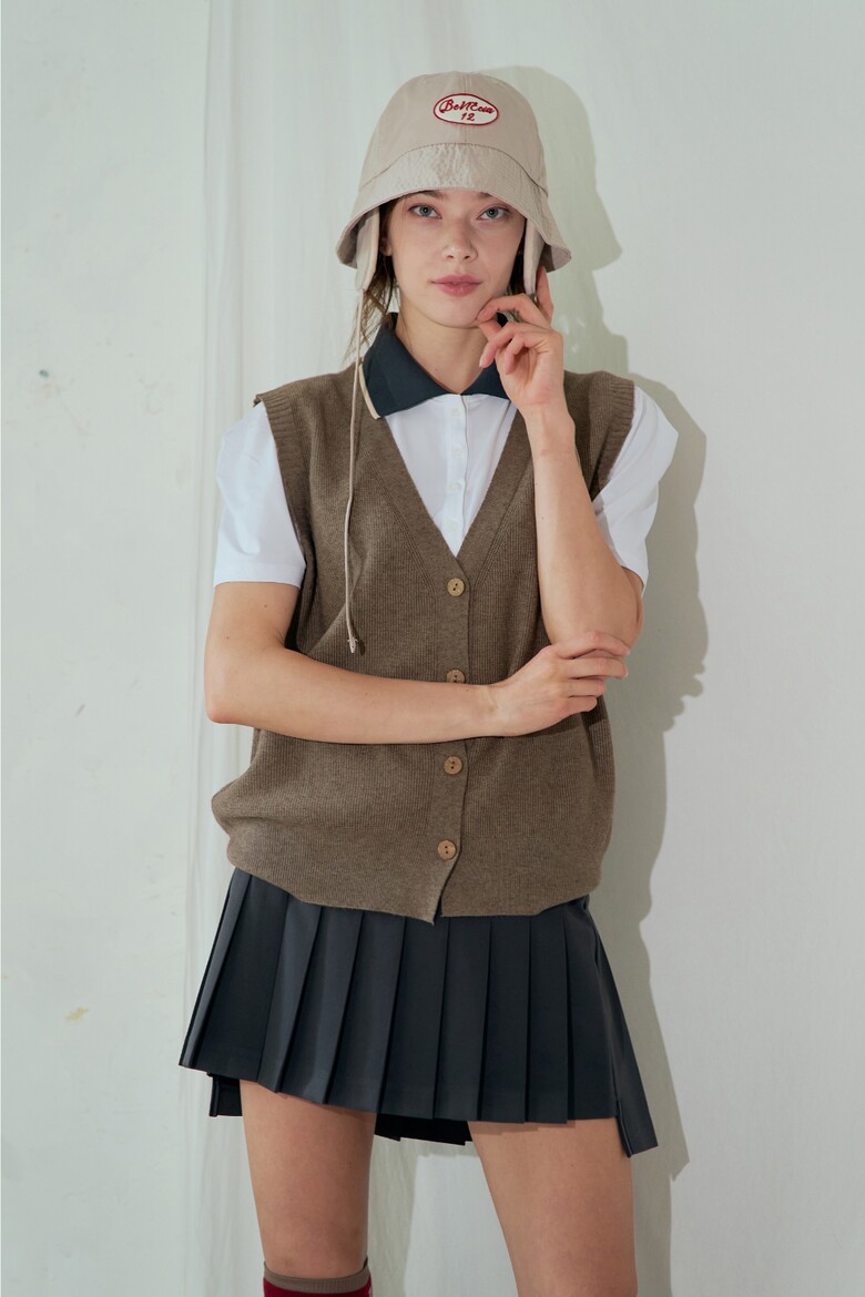 민소매 모델 착용 이미지-S1L4