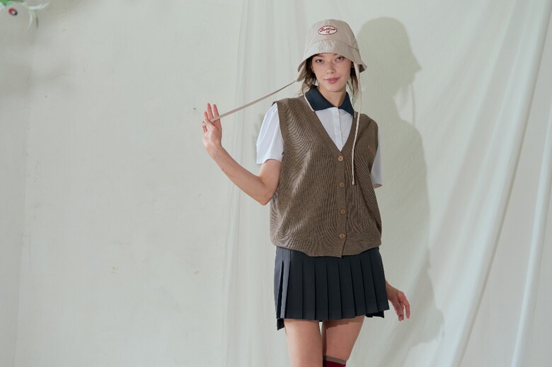 민소매 모델 착용 이미지-S1L29