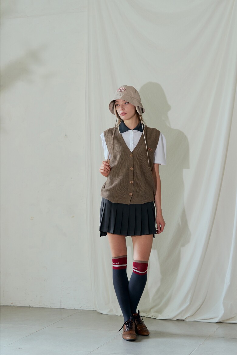 민소매 모델 착용 이미지-S1L16