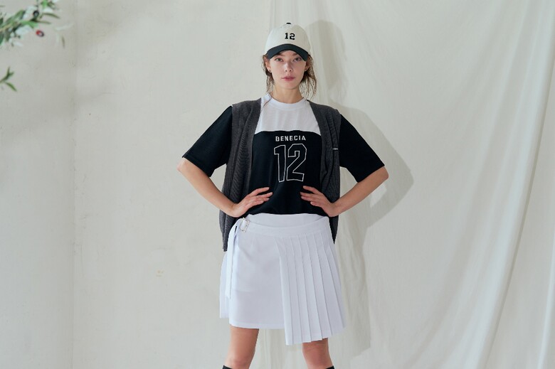 민소매 모델 착용 이미지-S1L6