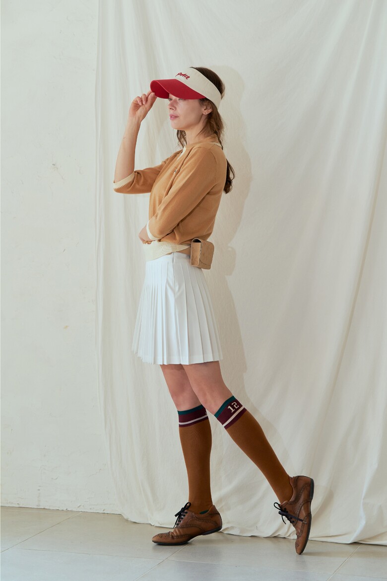 긴팔 티셔츠 모델 착용 이미지-S1L4