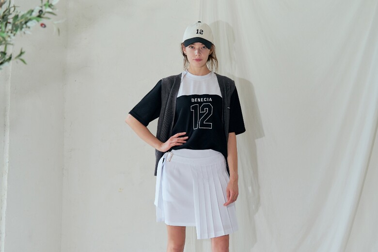 민소매 모델 착용 이미지-S1L5