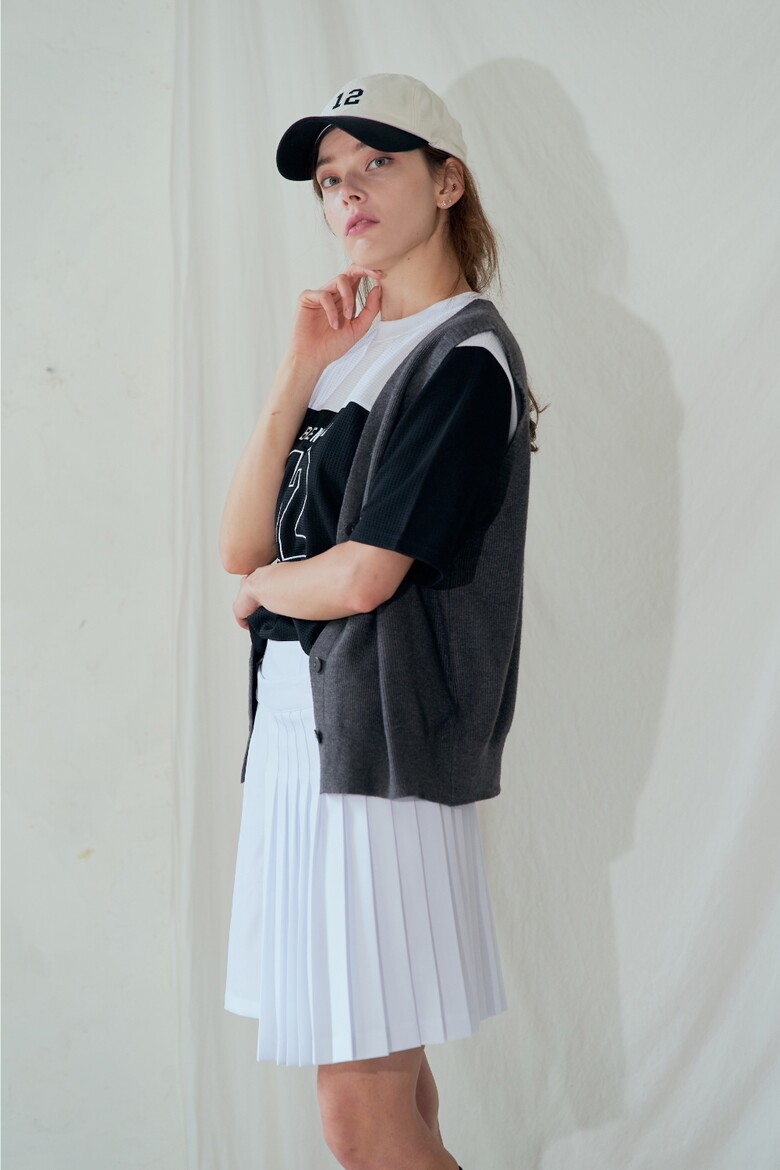 민소매 모델 착용 이미지-S1L10