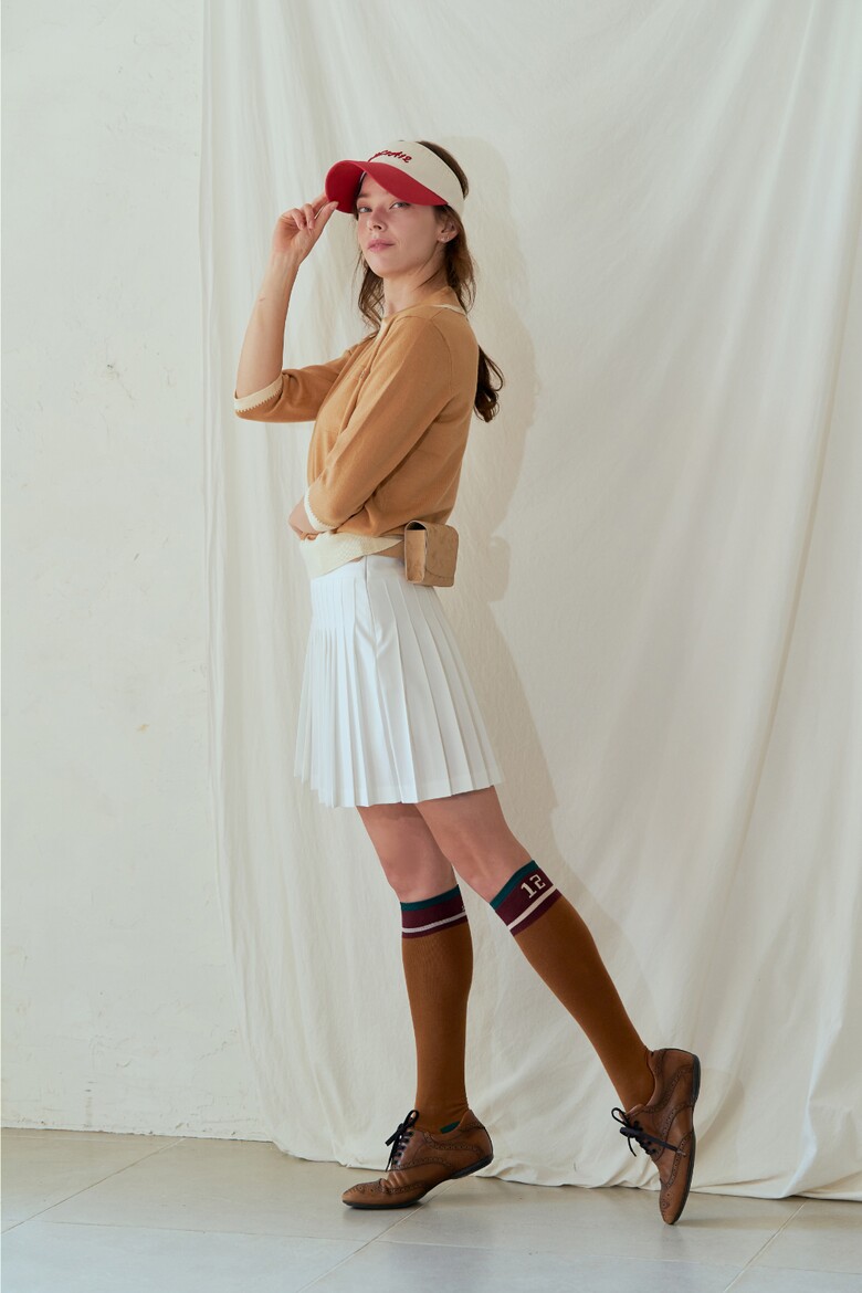 긴팔 티셔츠 모델 착용 이미지-S1L3