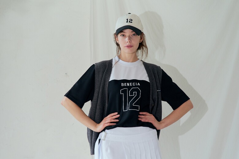 민소매 모델 착용 이미지-S1L8