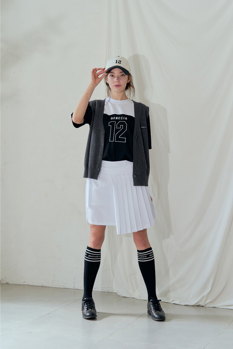 민소매 모델 착용 이미지-S1L2