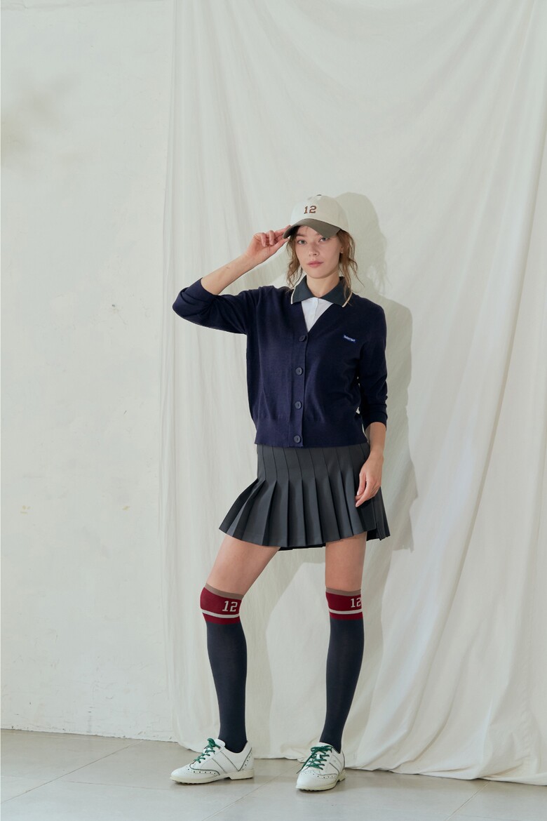 긴팔 티셔츠 모델 착용 이미지-S1L4