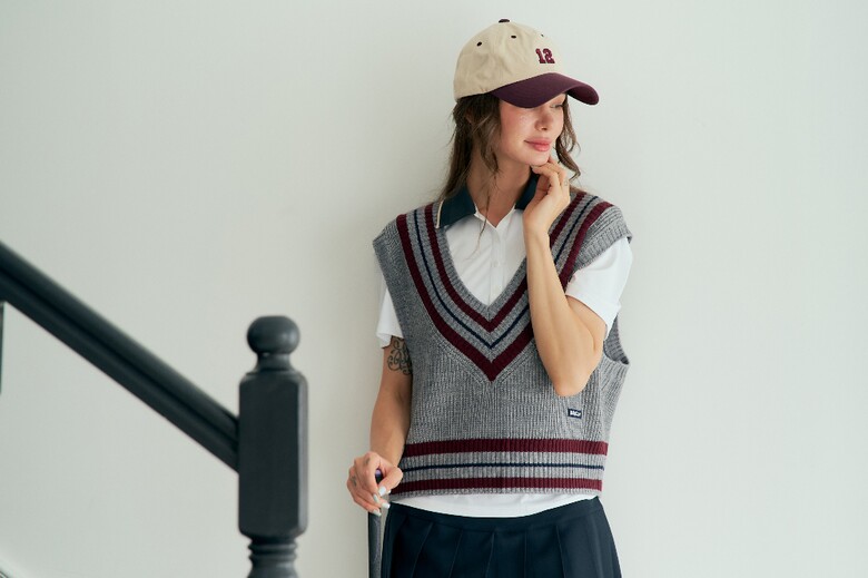 민소매 모델 착용 이미지-S1L9