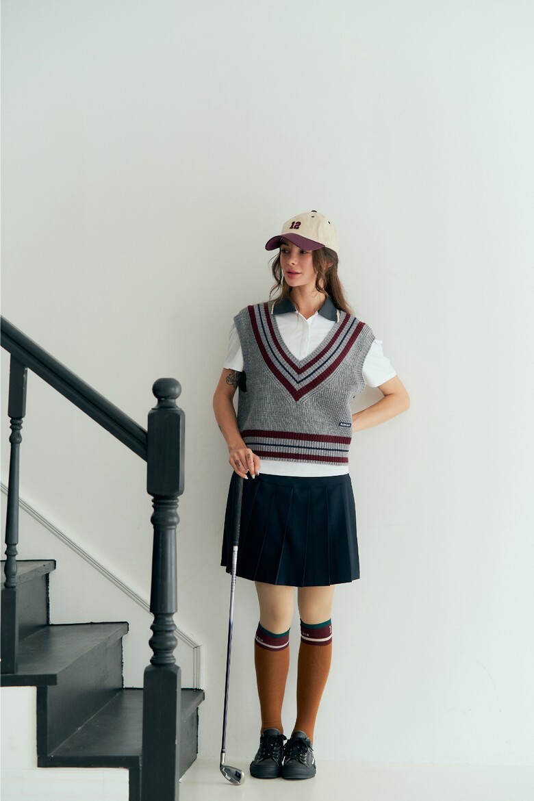 민소매 모델 착용 이미지-S1L6