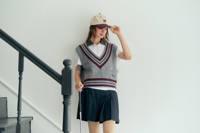 민소매 모델 착용 이미지-S1L11